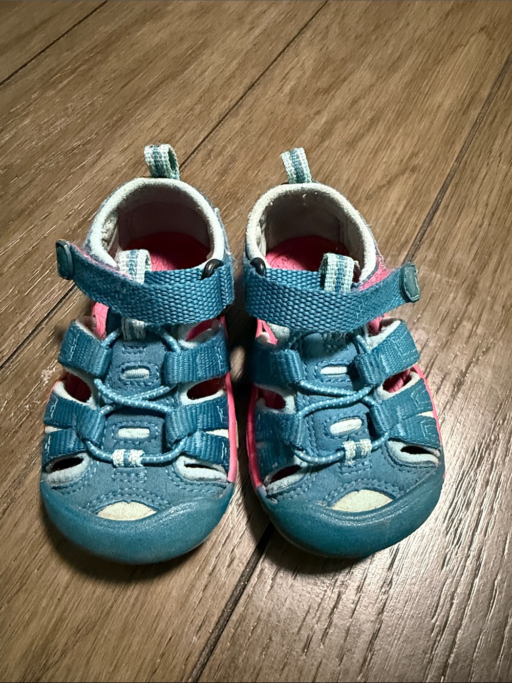 Kids Blue Pink Keen Seacamp Outdoor Shoes size 4.5c